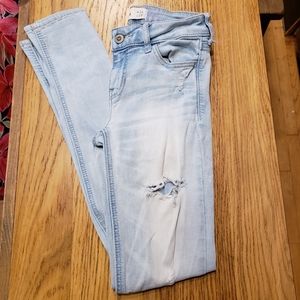 Hollister 24x29 skinny low rise light wash distressed jeans